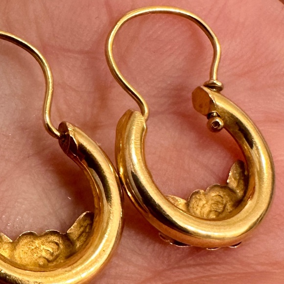 Vintage 14K Floral Hoop Earrings - Yellow Gold Approx 2g - Picture 2 of 2